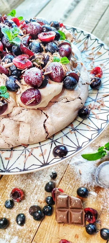 Podwójnie czekoladowa pavlova