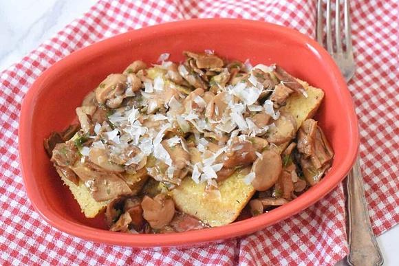Włoska polenta z duszonymi grzybami