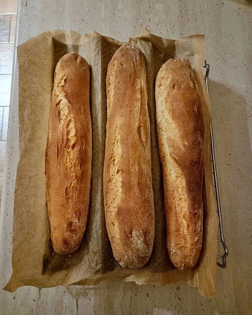 Bagietki na kolację – przepis na smaczne pieczywo