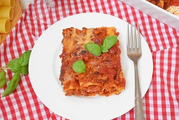 Włoskie cannelloni z sosem bolońskim