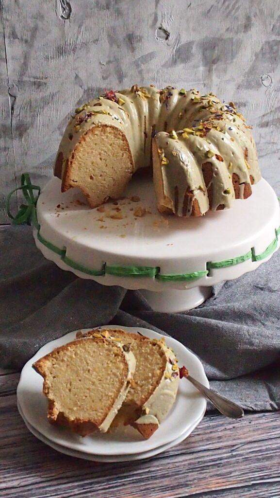 Babka baileys z polewą pistacjową