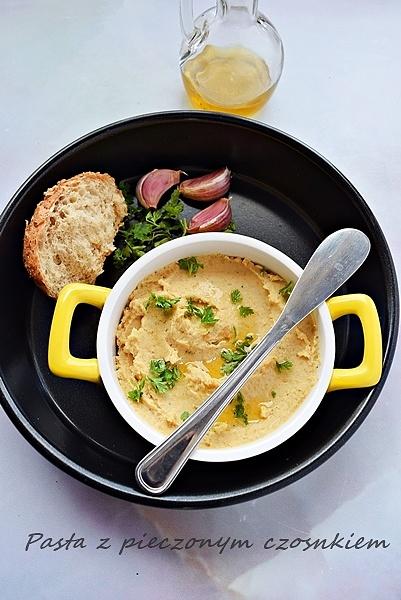 Pasta z pieczonym czosnkiem i ciecierzycą