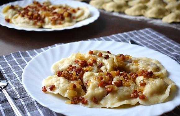 Pierogi z kaszą i boczkiem