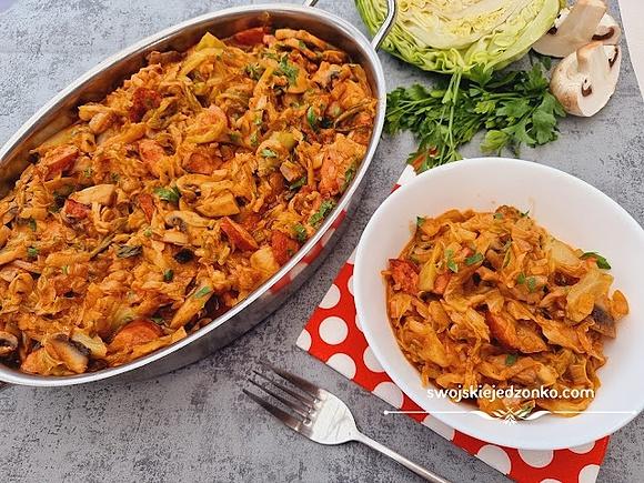 Bigos z młodej kapusty i pieczarek