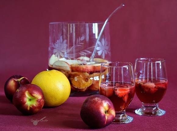 Sangria - przepis na orzeźwiający napój na imprezę
