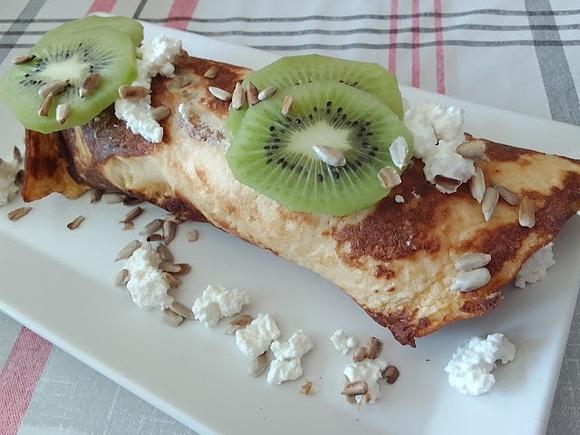 Omlet z bananami i kremem twarożkowym