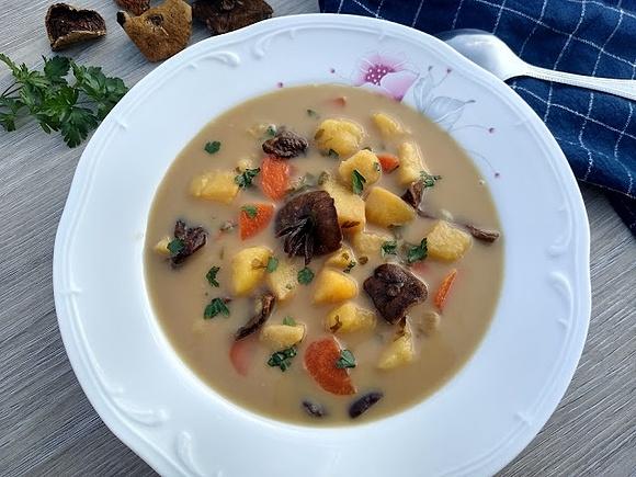 Zupa grzybowa z suszonych grzybów