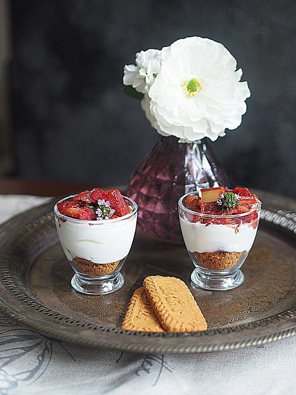 Verrine z mascarpone i rabarbarem lekkie letnie desery