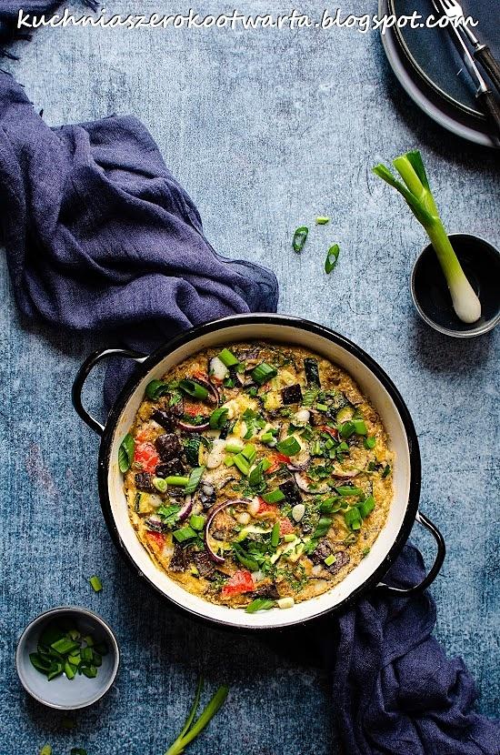 Frittata z bakłażanem, cukinią i mozzarellą
