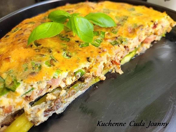 Frittata z szparagami i boczkiem
