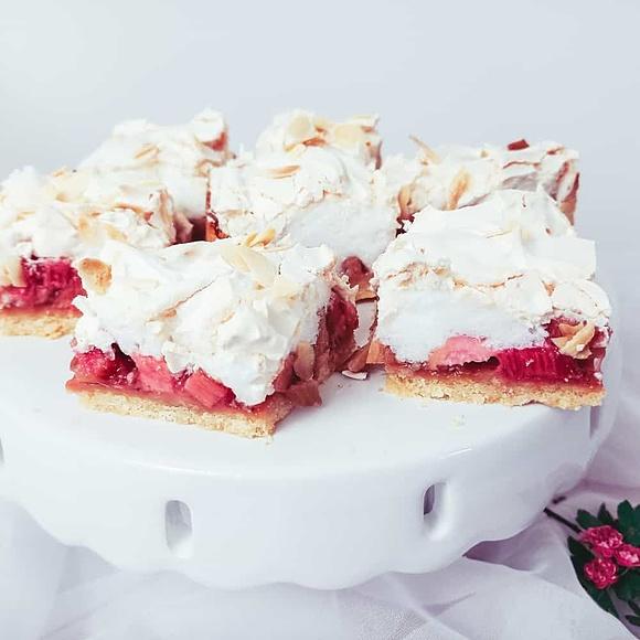 Ciasto z rabarbarem i bezą