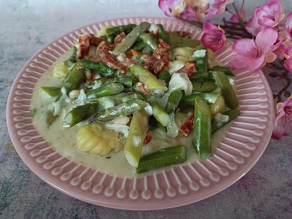 Gnocchi w kremowym sosie ze szparagami