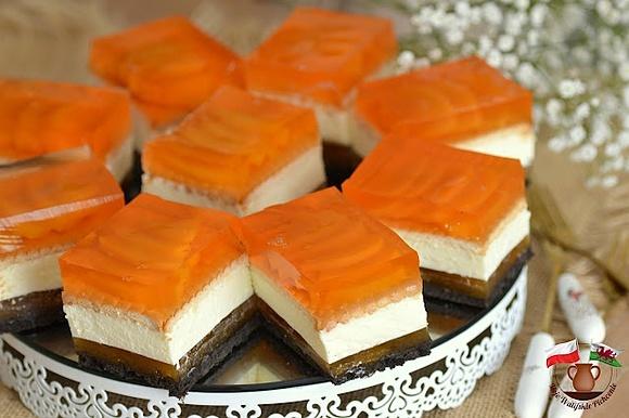 Brzoskwiniowiec bez pieczenia na mascarpone i śmietanie