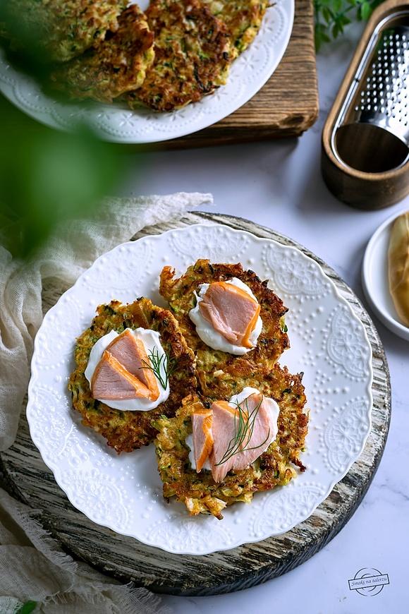 Placki z cukinii i pora z oscypkiem i parmezanem