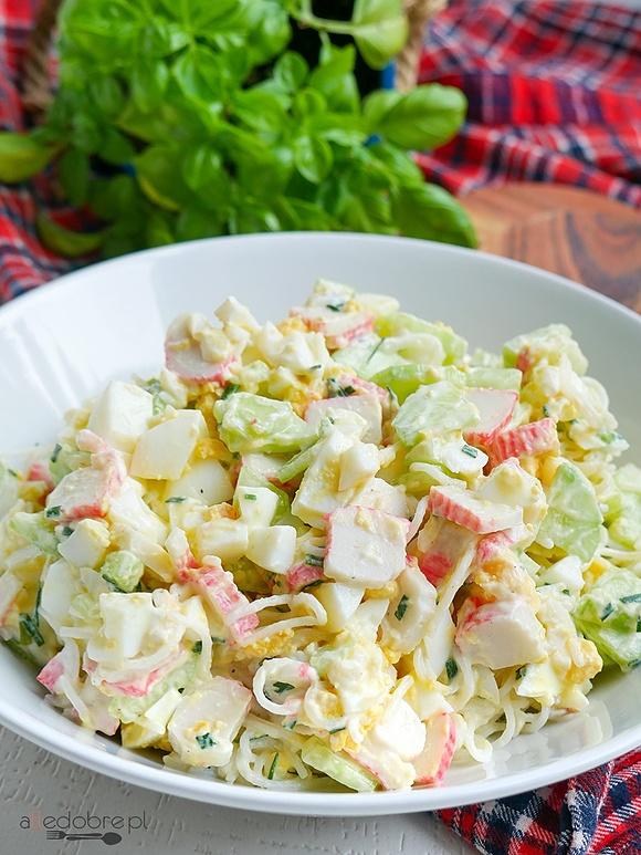 Sałatka z surimi i świeżym ogórkiem