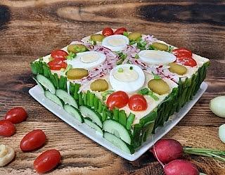 Tort sałatkowy