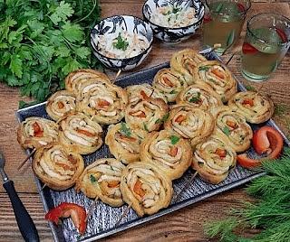 Roladki z kurczakiem i cukinią w cieście francuskim