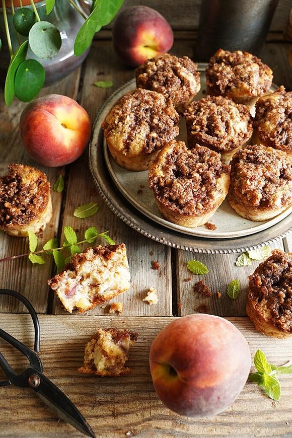 Bardzo dobre muffiny z brzoskwiniami i cynamonem