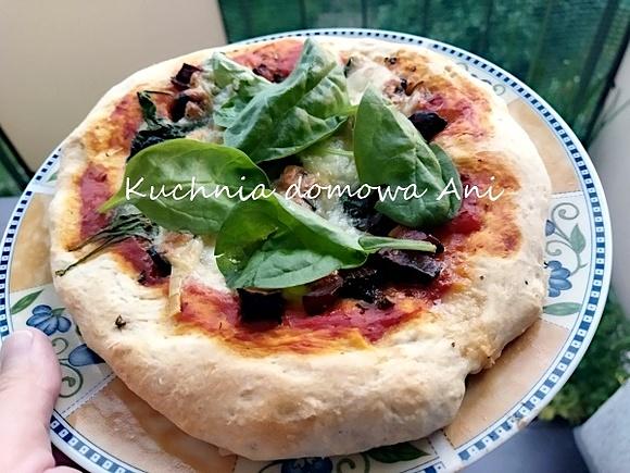 Pizza ze szpinakiem i boczkiem