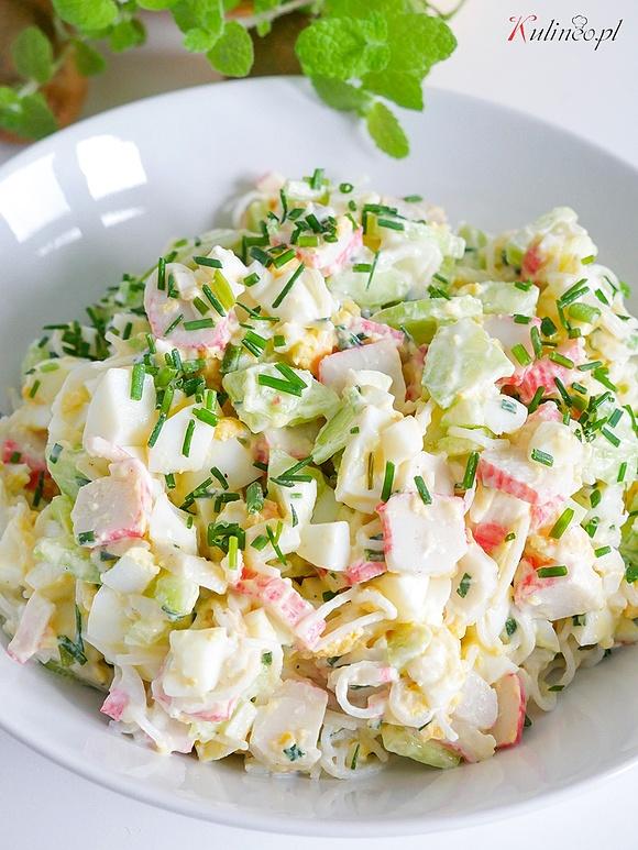 Sałatka z surimi i świeżym ogórkiem
