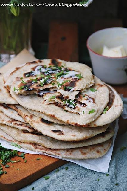 Chlebki naan na zakwasie chlebowym