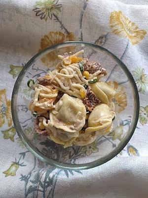 Sałatka z tortellini i selerem