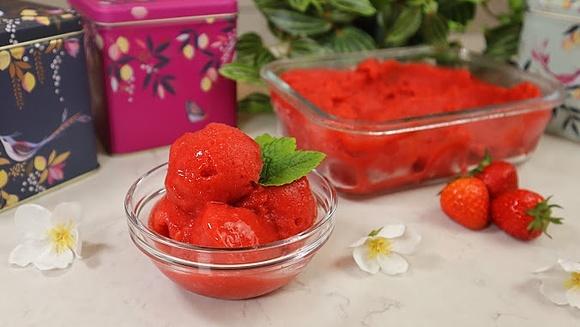 Domowy sorbet truskawkowy na upały