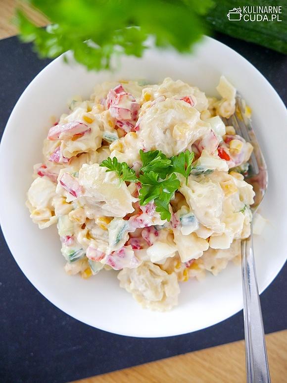 Sałatka z tortellini i warzywami