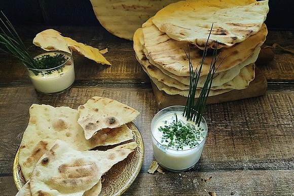 Grillowane pszenne placki na jogurcie