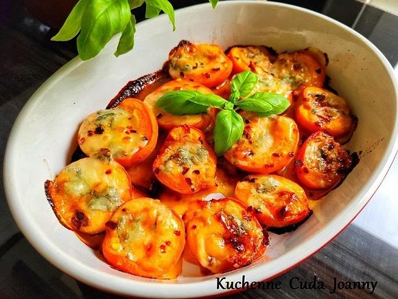 Morele zapiekane z serem gorgonzola i chili