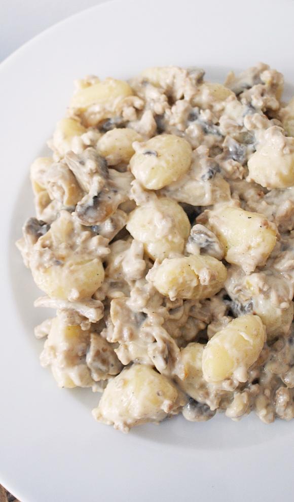 Gnocchi w sosie pieczarkowym z mięsem mielonym