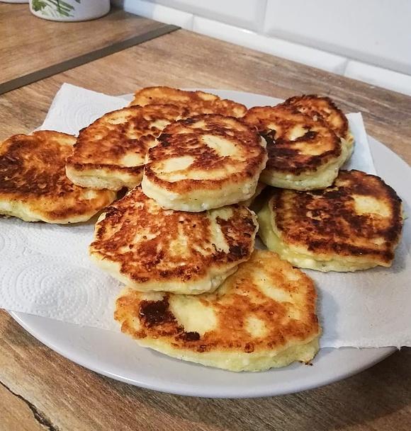 Placuszki twarogowe przepis na pyszne i szybkie śniadanie