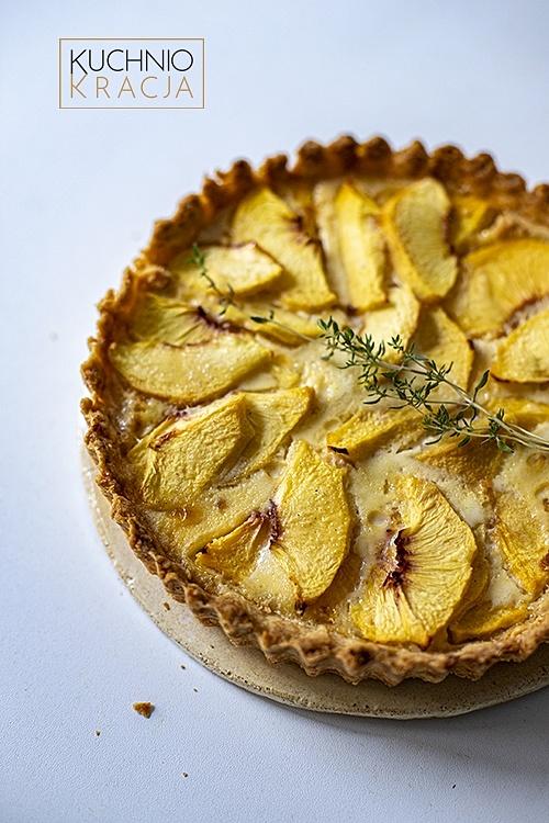 Tarta z brzoskwiniami i kardamonem