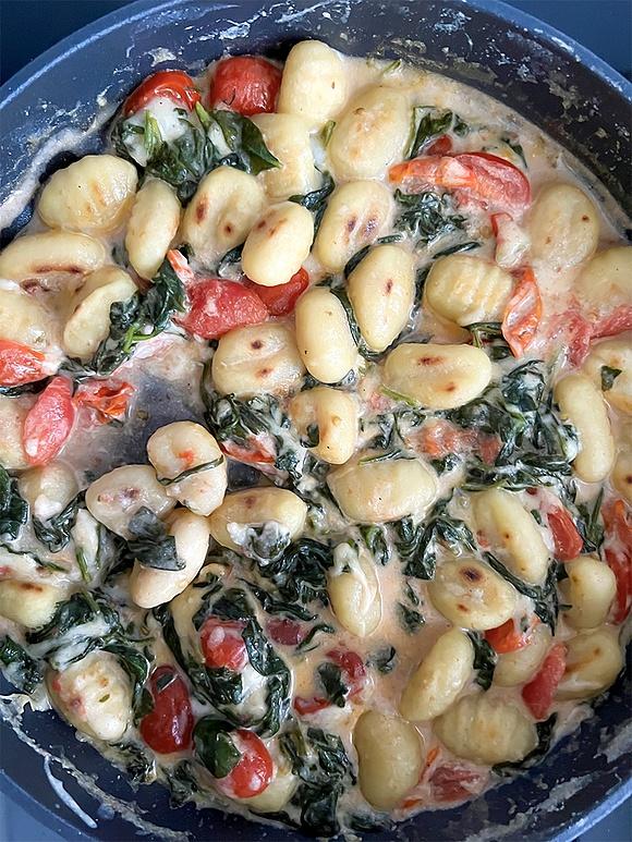 Gnocchi ze szpinakiem w sosie śmietanowym