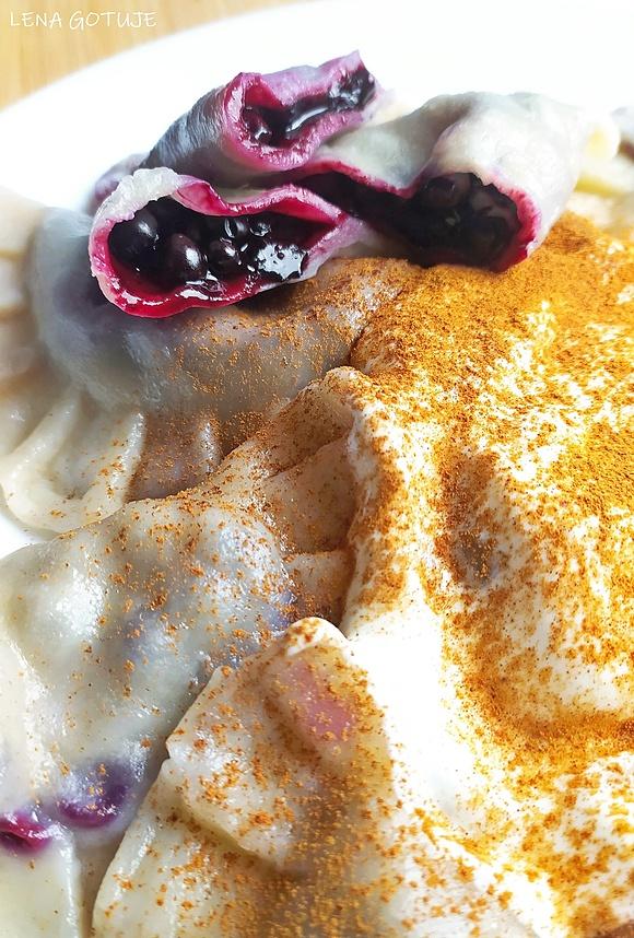 Pierogi z jagodami