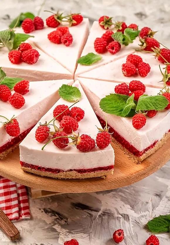 Sernik malinowy na zimno z mascarpone