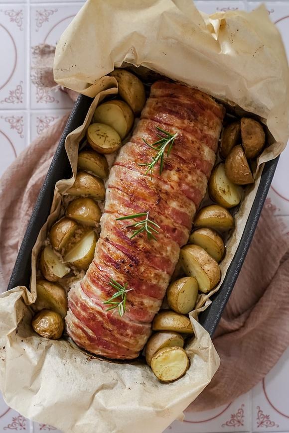 Rolada z mięsa mielonego z pieczarkami
