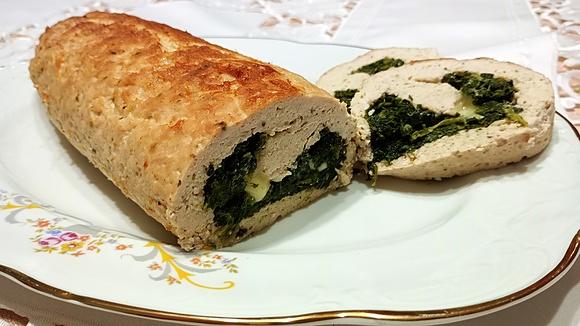 Rolada z mielonego indyczego mięsa ze szpinakiem i mozzarellą