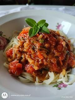Przepis na sos bolognese z cukinii