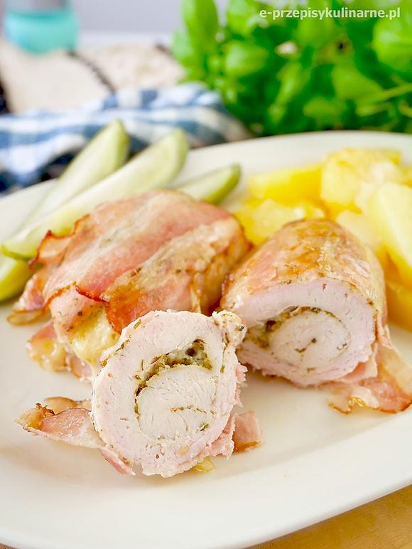 Roladki drobiowe w boczku z mozzarellą i suszonymi pomidorami