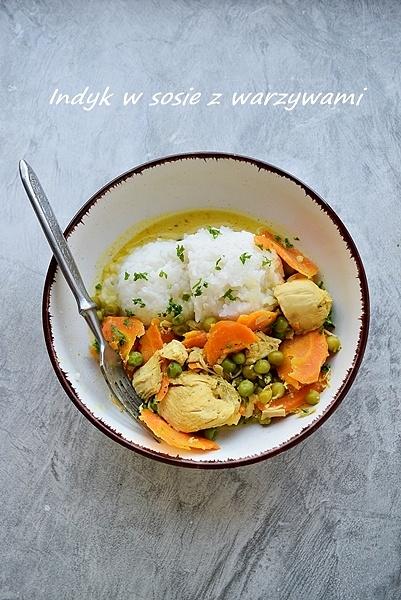 Potrawka z indyka w sosie curry z warzywami
