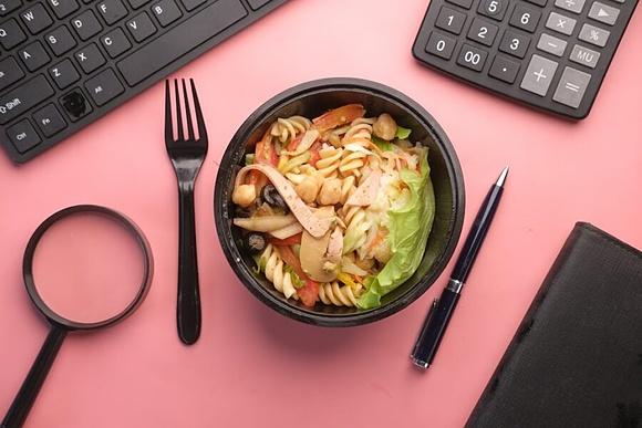 Jak zapakować lunch do pracy i szkoły
