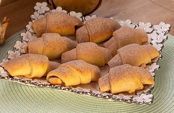 Rogaliki jogurtowe z jabłkami
