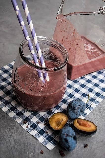 Śliwka w koktajlu z kakao