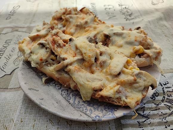 Zapiekanki z tuńczykiem na bagietce
