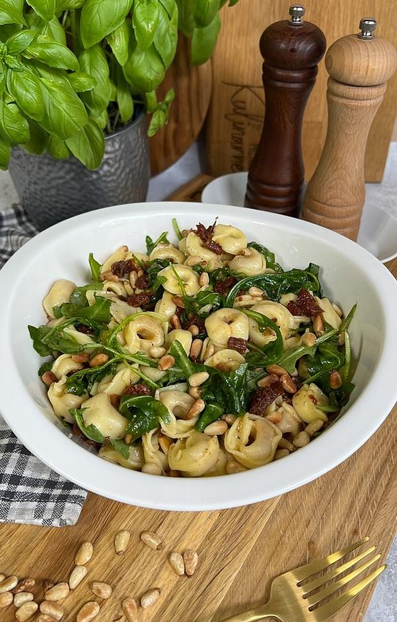 Sałatka z rukolą i tortellini