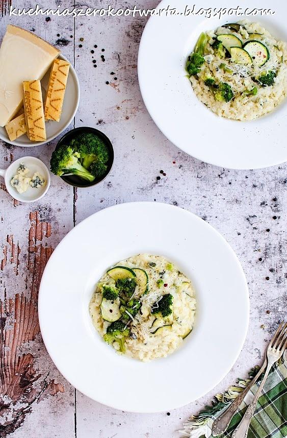 Risotto z brokułami, cukinią i serem pleśniowym