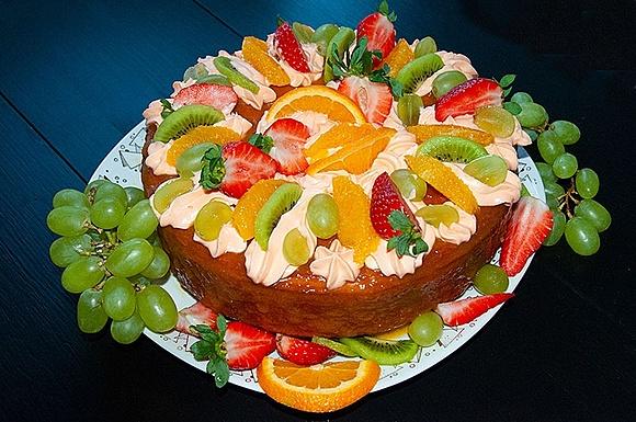 Savarin - starofrancuskie ciasto nasączone sokiem pomarańczowym i likierem