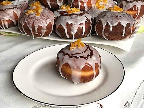 Pączki z różowymi morelami