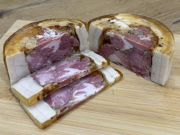 Tuszonka w oryginalnej otoczce słoniny